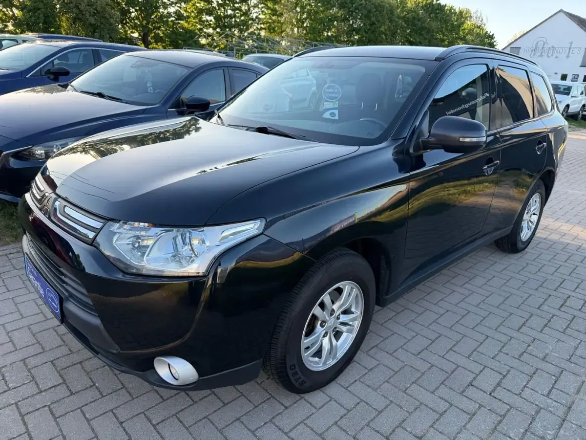 Gebraucht Mitsubishi Outlander Invite 150 PS (110 kW) 2013 Schwarz SUV