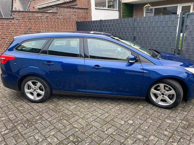 Usata Ford Focus 120 CV (88 kW) 2015 Blu Station wagon