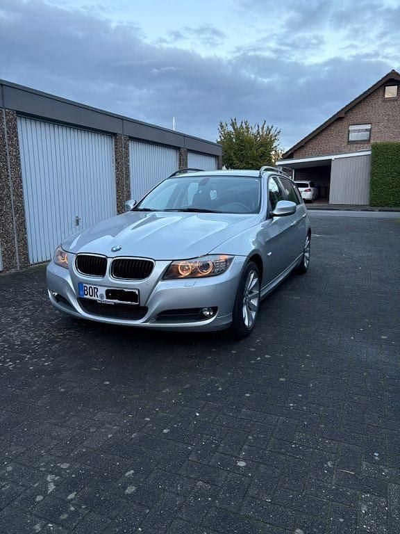 Second-hand BMW 318 143 CP (105 kW) 2009 Argintiu Break