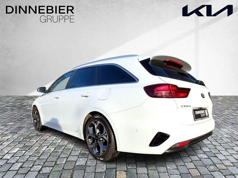 Gebraucht Kia Ceed Spirit 140 PS (102 kW) 2020 Weiß Kleinwagen