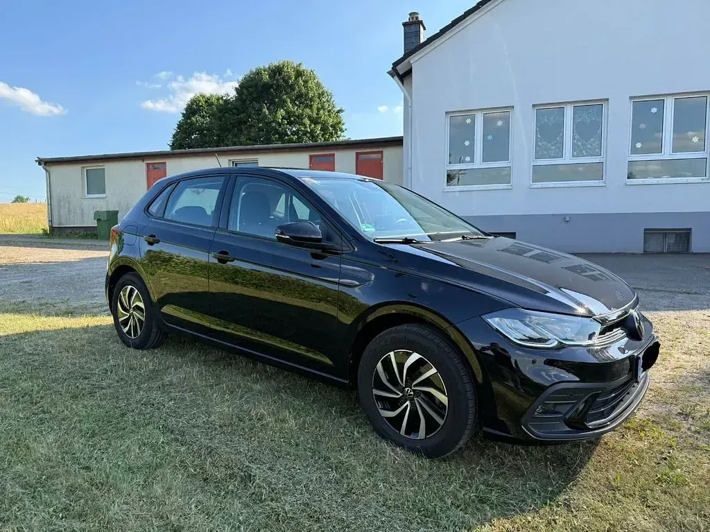 Gebraucht VW Polo Life 95 PS (69 kW) 2024 Schwarz Kleinwagen