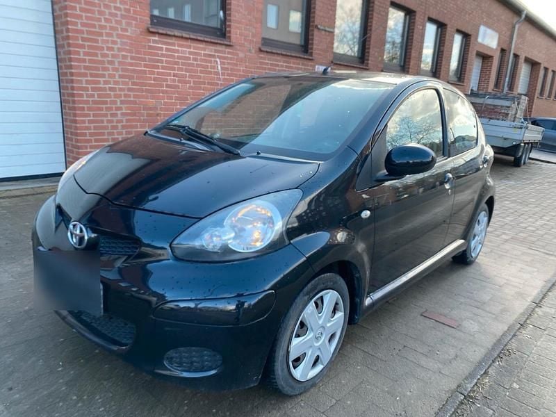 Gebraucht Toyota Aygo 68 PS (50 kW) 2009 Schwarz Kleinwagen