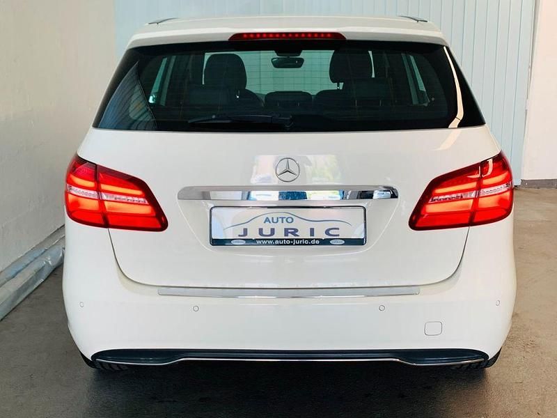 Gebraucht Mercedes B180 109 PS (80 kW) 2017 Weiß Van / Kleinbus