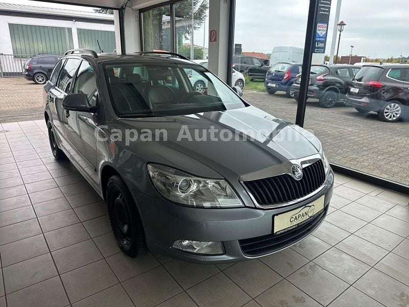 Grau Gebraucht 2012 Skoda Octavia Elegance Kombi | 7.600 € (Superpreis) - Bild 1/4