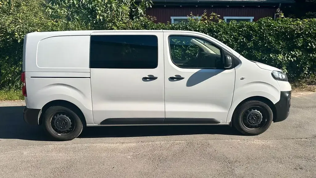 Gebraucht Opel Vivaro Elegance 136 PS (100 kW) 2022 Weiß Van / Kleinbus
