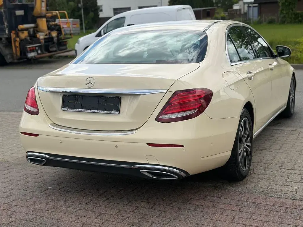 Gebraucht Mercedes E200 Avantgarde 160 PS (117 kW) 2019 Beige Limousine