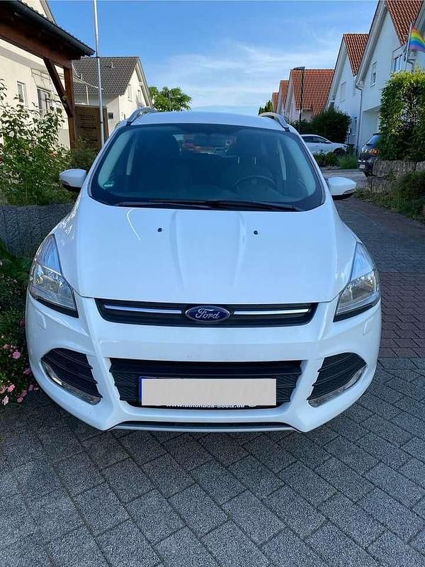 Weiß Gebraucht 2016 Ford Kuga Trend SUV | 12.000 € (Guter Preis) - Bild 1/4