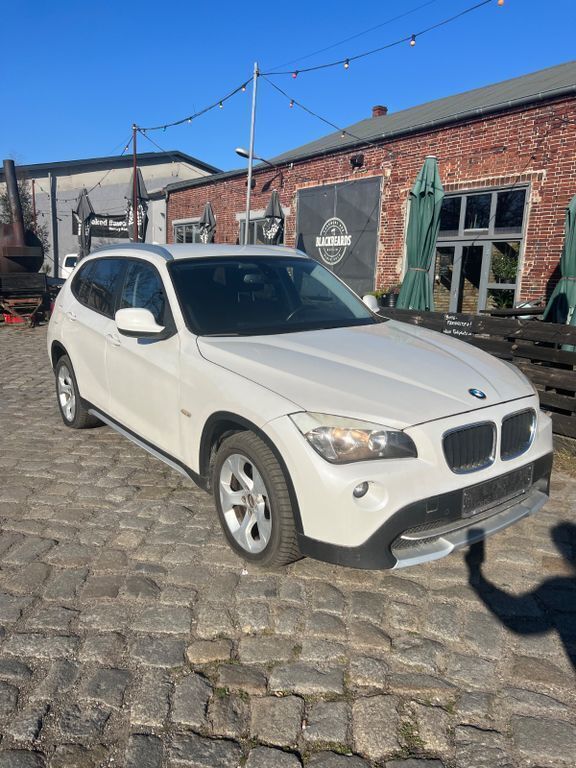 Weiß Gebraucht 2011 BMW X1 SUV | 7.597 € (Fairer Preis) - Bild 1/4