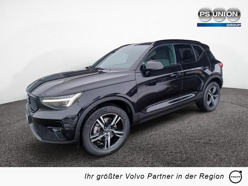 Schwarz / onyx schwarz Gebraucht 2025 Volvo XC40 Plus SUV | 34.790 € (Fairer Preis) - Bild 1/4