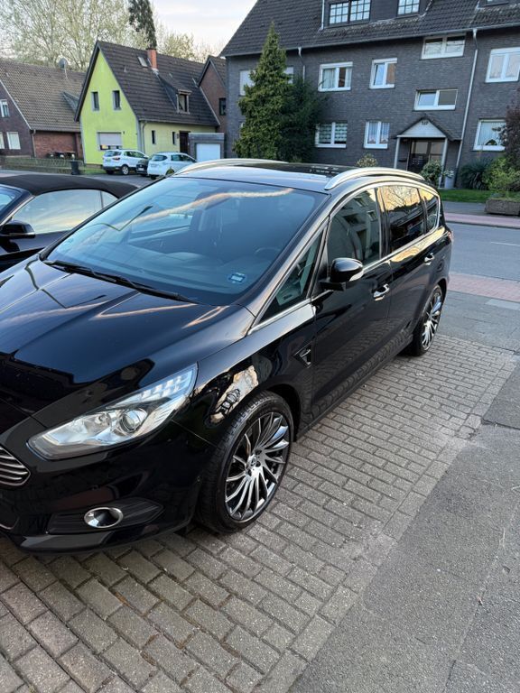 Schwarz Gebraucht 2017 Ford S-MAX S Van / Kleinbus | 11.500 € (Etwas zu teuer) - Bild 1/4