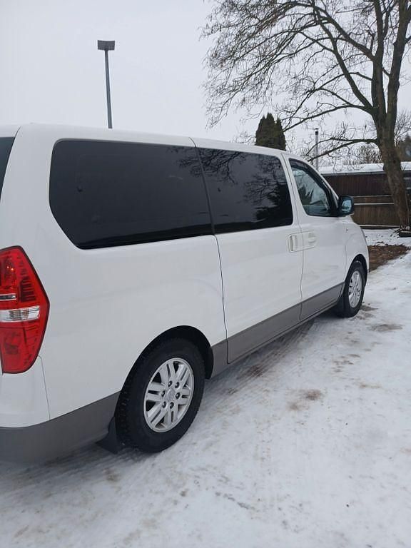 Gebraucht Hyundai H-1 170 PS (125 kW) 2015 Weiß Van / Kleinbus