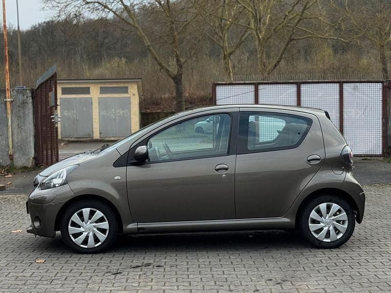 Gebraucht Toyota Aygo Cool 68 PS (50 kW) 2012 Braun Kleinwagen
