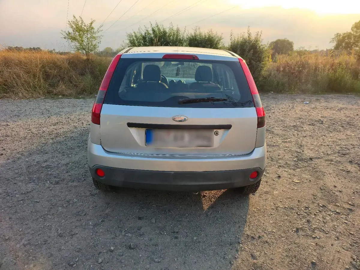 Gebraucht Ford Fiesta 68 PS (50 kW) 2004 Grau Kleinwagen