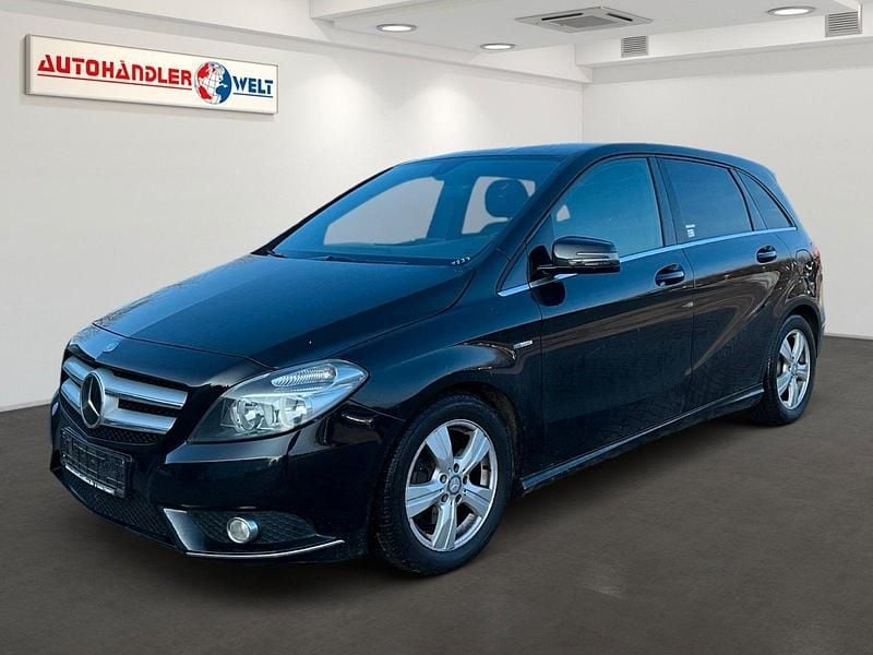 Gebraucht Mercedes B180 122 PS (89 kW) 2012 Schwarz Van / Kleinbus