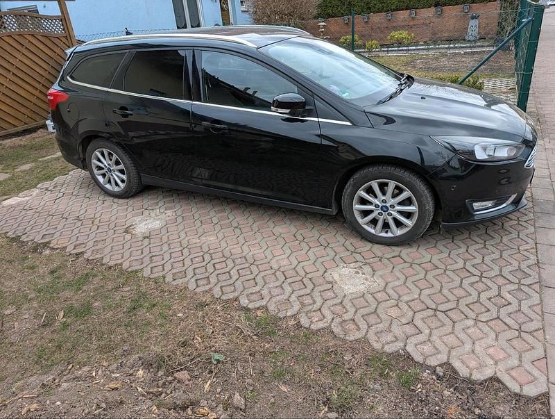 Usata Ford Focus 125 CV (91 kW) 2016 Nero Station wagon