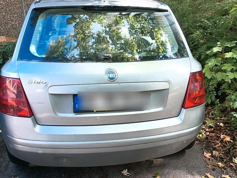 Silber Gebraucht 2005 Fiat Stilo Kleinwagen | 500 € - Bild 1/4