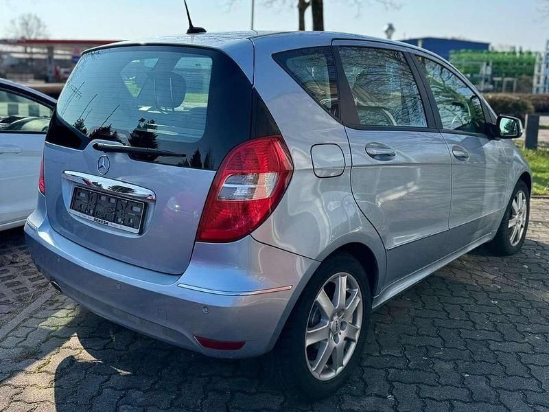 Gebraucht Mercedes A180 116 PS (85 kW) 2009 Amethyst metallic Kleinwagen