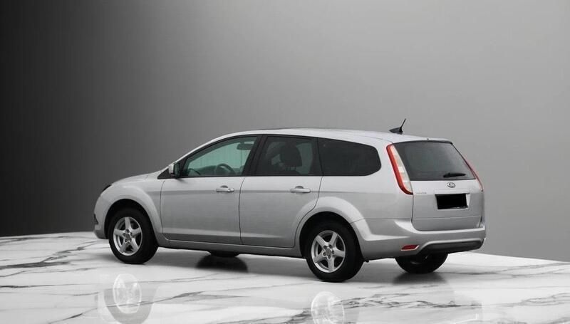 Grau Gebraucht 2009 Ford Focus Style Kombi | 3.350 € (Fairer Preis) - Bild 1/4