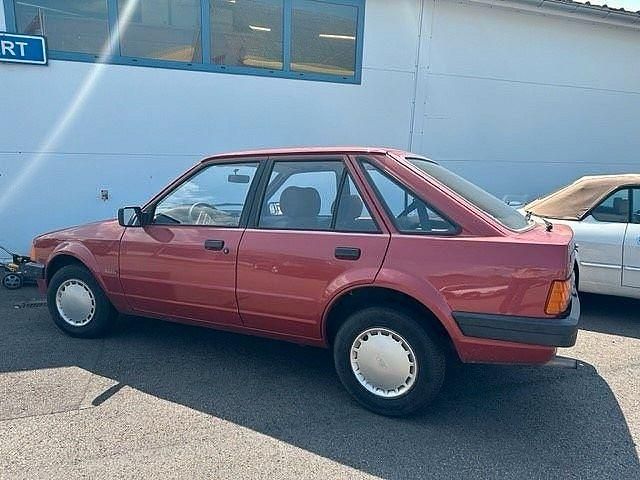 Gebraucht Ford Escort 69 PS (50 kW) 1984 Rot Limousine