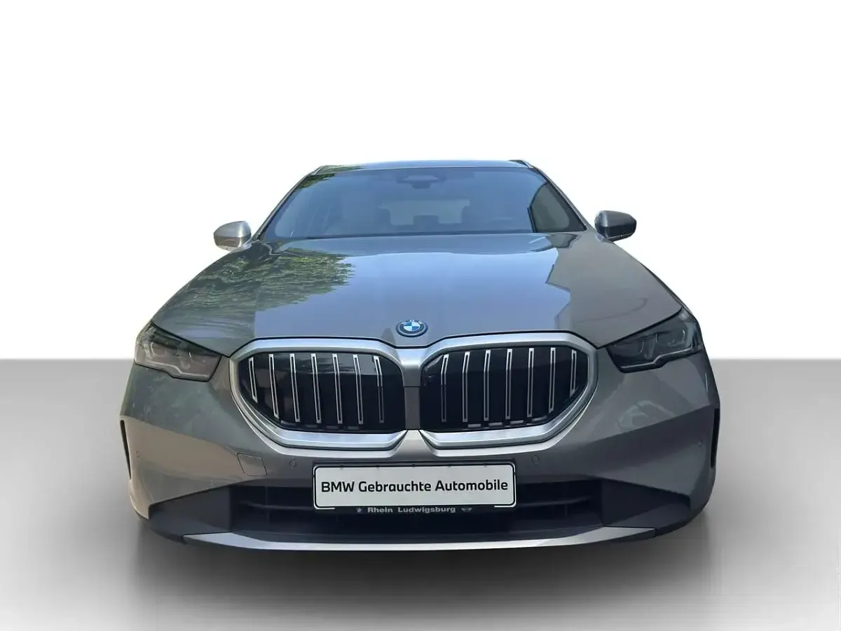 Gebraucht BMW 530e 299 PS (219 kW) 2025 Grau Kombi