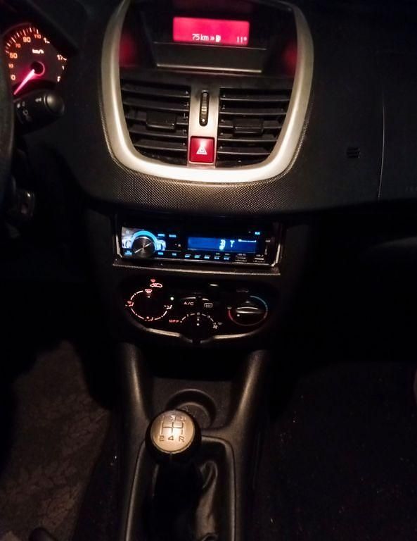 Gebraucht Peugeot 206+ 75 PS (55 kW) 2010 Weiß Kleinwagen