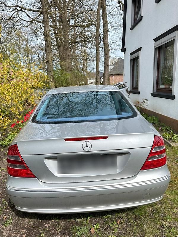 Gebraucht Mercedes E200 163 PS (119 kW) 2003 Silber Limousine