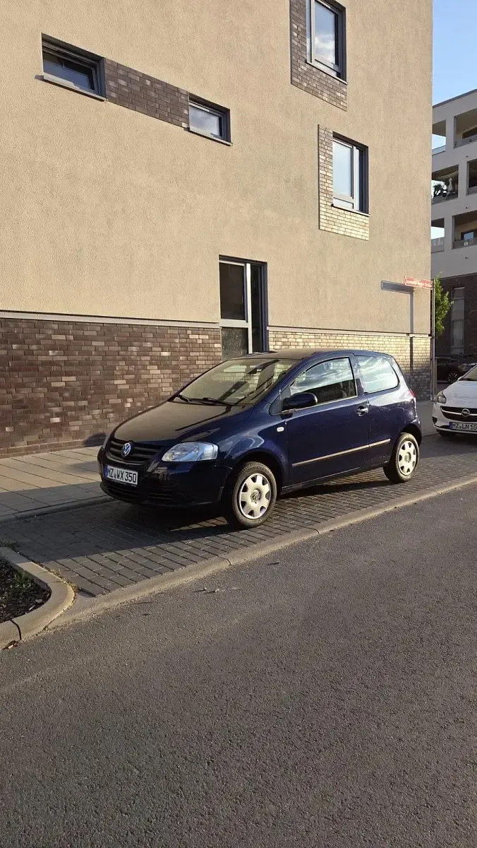 Gebraucht VW Fox 54 PS (39 kW) 2006 Blau Kleinwagen