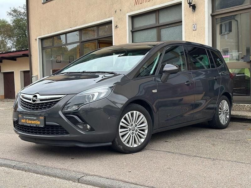 Grau Gebraucht 2016 Opel Zafira Tourer Van / Kleinbus | 13.400 € (Etwas zu teuer) - Bild 1/4