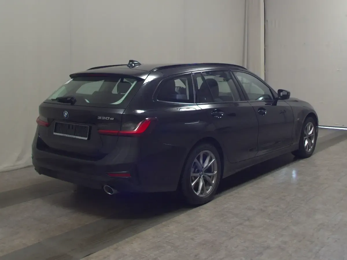 Gebraucht BMW 330 Shadowline 252 PS (185 kW) 2022 Black sapphire metallic (metallic) Kombi