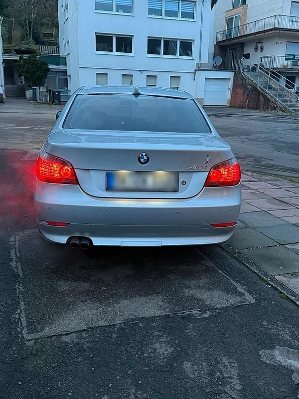 Gebraucht BMW 523 177 PS (130 kW) 2006 Silber Limousine