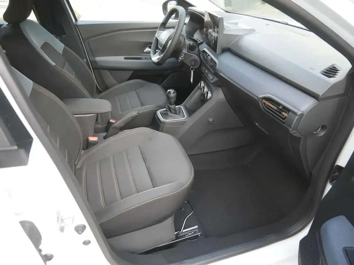 Neu Dacia Sandero Expression 110 PS (80 kW) 2026 Weiß Limousine