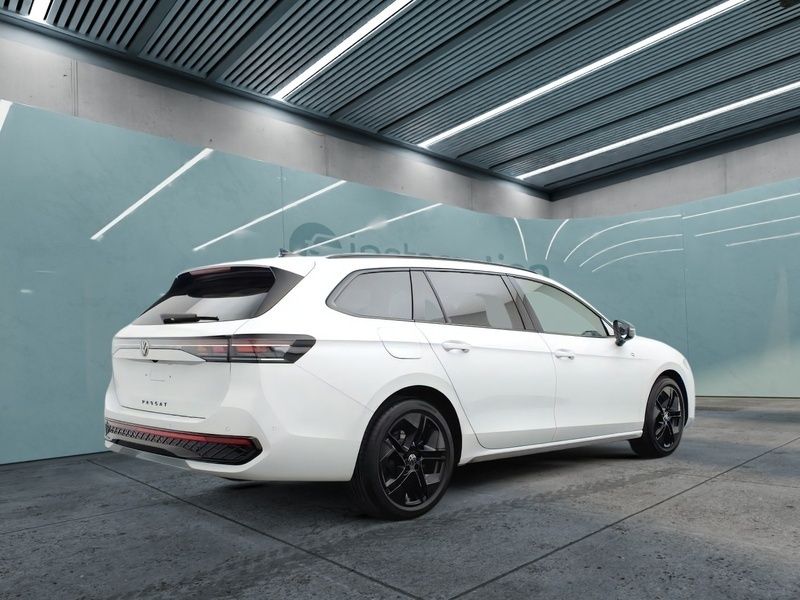 Gebraucht VW Passat Style 150 PS (110 kW) 2024 Weiß Van / Kleinbus