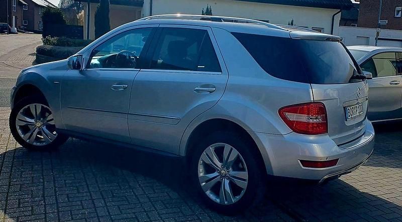 Gebraucht Mercedes ML300 190 PS (139 kW) 2010 Silber SUV