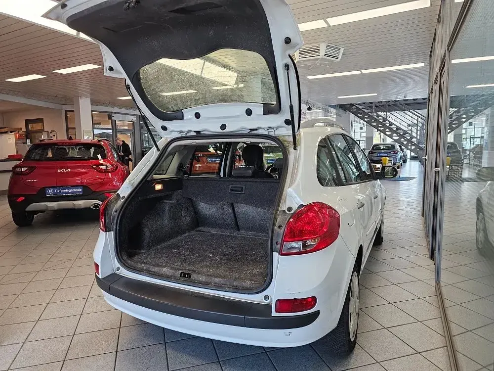 Gebraucht Renault Clio 75 PS (55 kW) 2012 Weiß Limousine