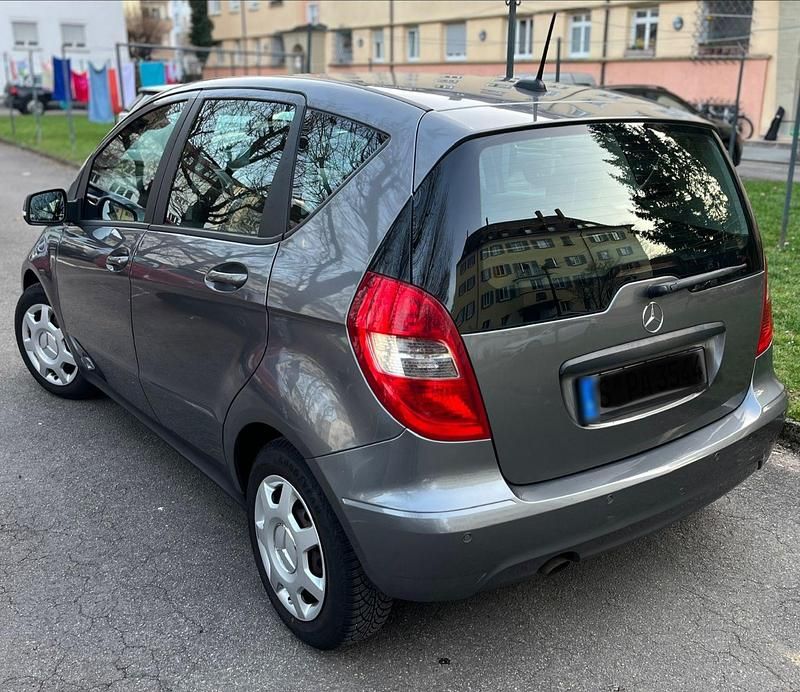 Gebraucht Mercedes A160 95 PS (69 kW) 2011 Grau Kleinwagen