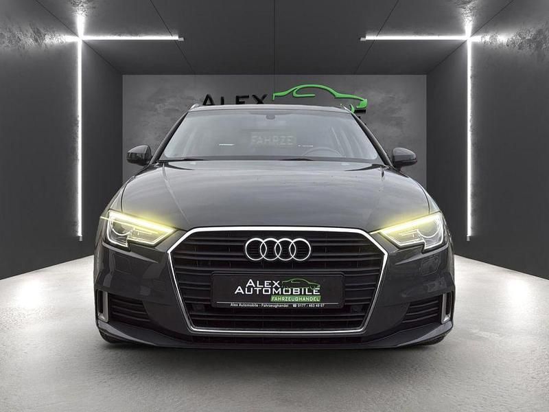 Gebraucht Audi A3 Sport 116 PS (85 kW) 2019 Nanograu Limousine