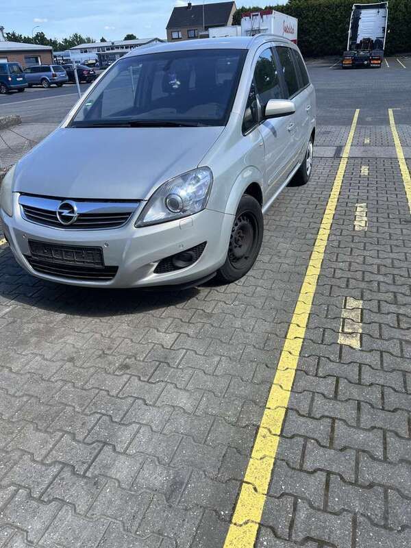 Beige Gebraucht 2008 Opel Zafira Innovation Van / Kleinbus | 600 € - Bild 1/4