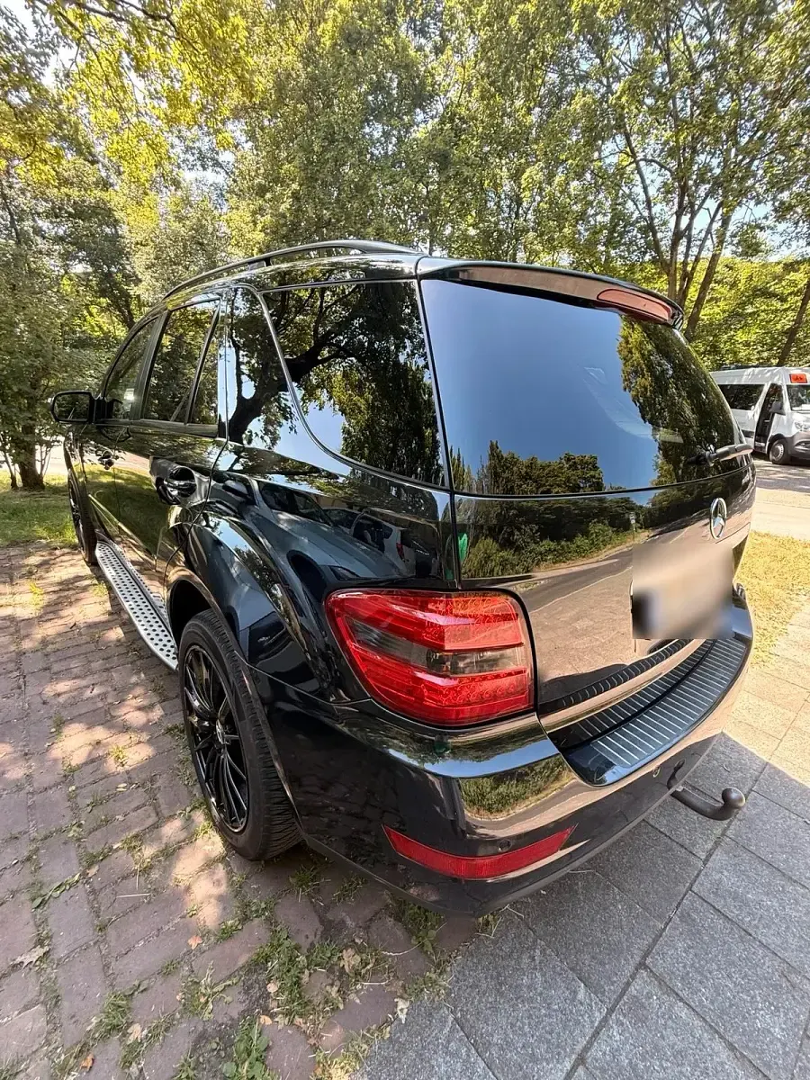 Gebraucht Mercedes ML350 231 PS (169 kW) 2010 Schwarz SUV