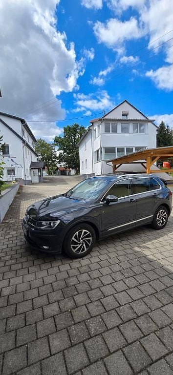 Grau Gebraucht 2018 VW Tiguan Join SUV | 14.999 € (Etwas zu teuer) - Bild 1/4