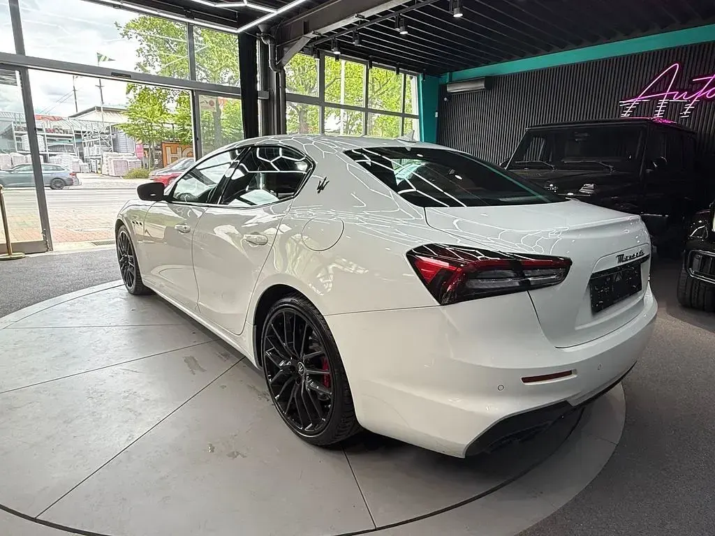 Gebraucht Maserati Ghibli 430 PS (316 kW) 2023 Weiß Limousine
