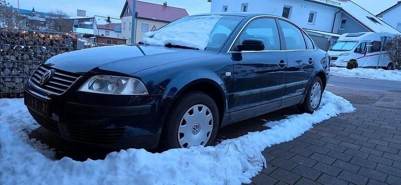 Blau Gebraucht 2001 VW Passat Limousine | 2.500 € (Etwas zu teuer) - Bild 1/4