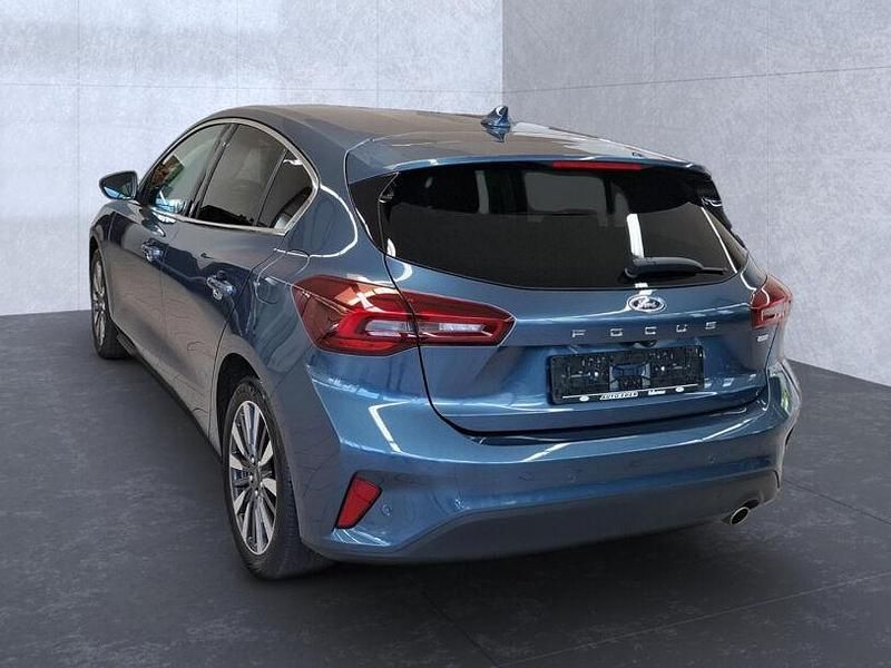 Gebraucht Ford Focus Titanium 155 PS (114 kW) 2022 Chromablau (blau) Limousine
