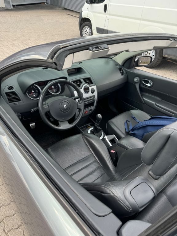 Grau Gebraucht 2005 Renault Mégane Cabriolet Exception Cabrio | 1.999 € (Guter Preis) - Bild 1/4