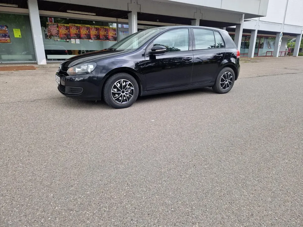 Gebraucht VW Golf VI Comfortline 105 PS (77 kW) 2011 Schwarz Kleinwagen
