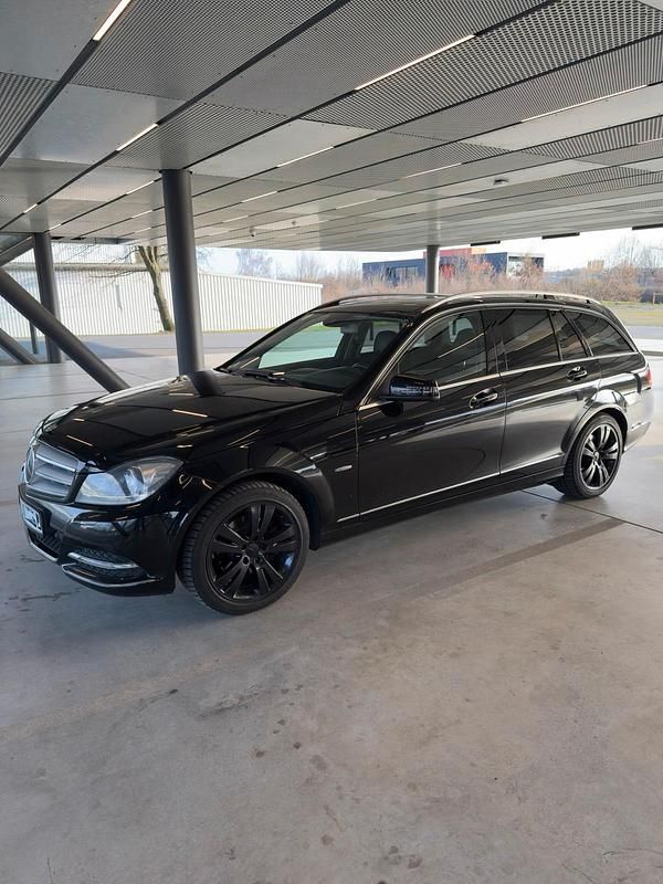 Gebraucht Mercedes C250 204 PS (150 kW) 2012 Schwarz Kombi