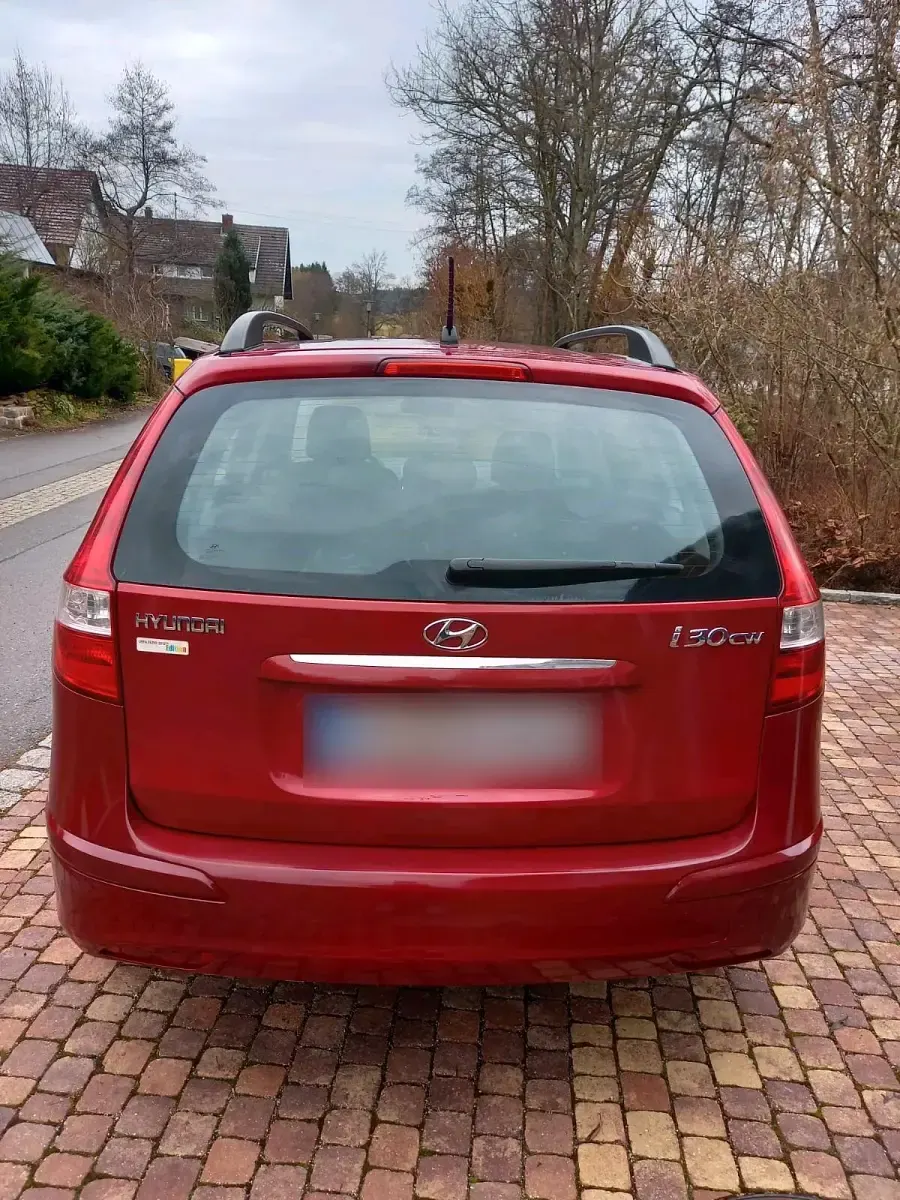 Gebraucht Hyundai i30 109 PS (80 kW) 2012 Rot Kombi