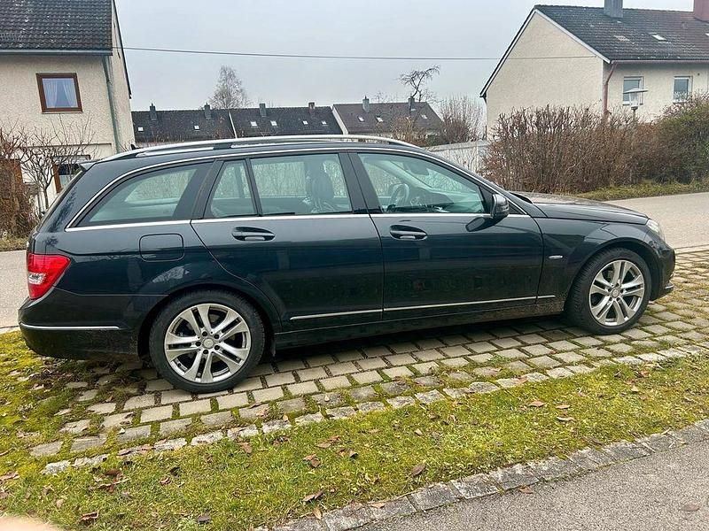 Gebraucht Mercedes C250 204 PS (150 kW) 2011 Schwarz Limousine