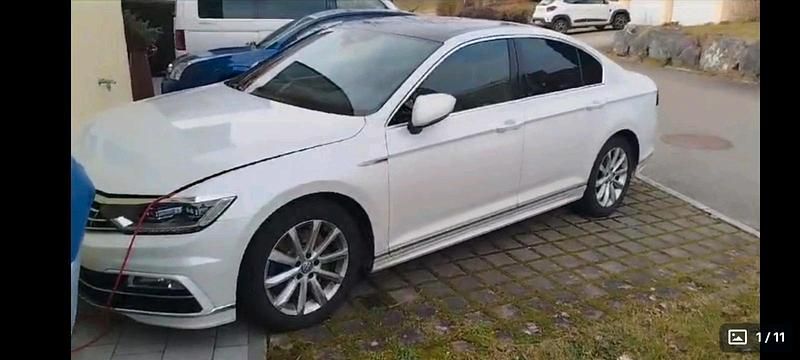 Weiß Gebraucht 2016 VW Passat R-line Limousine | 19.500 € - Bild 1/4