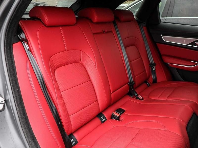 Gebraucht Jaguar F-Pace R-Dynamic 304 PS (223 kW) 2022 Santorini black SUV