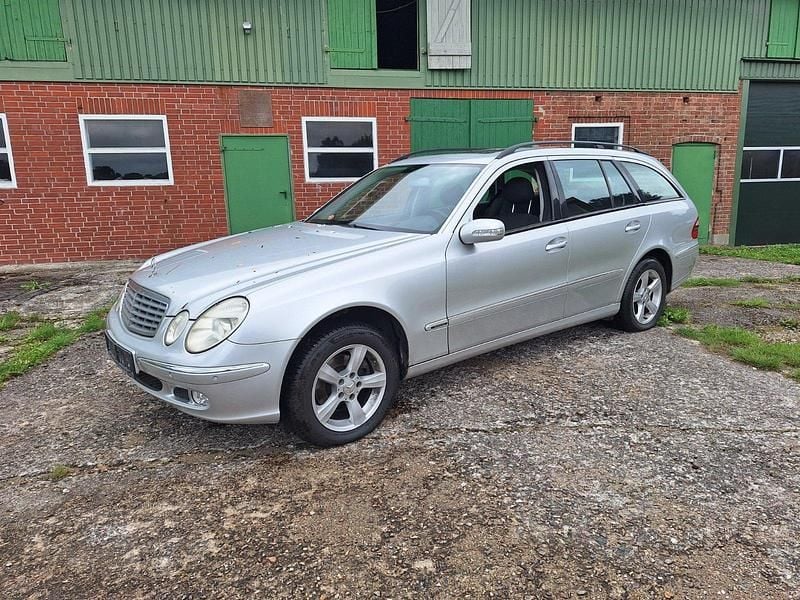 Silber Gebraucht 2003 Mercedes E200 Kombi | 3.450 € (Fairer Preis) - Bild 1/4